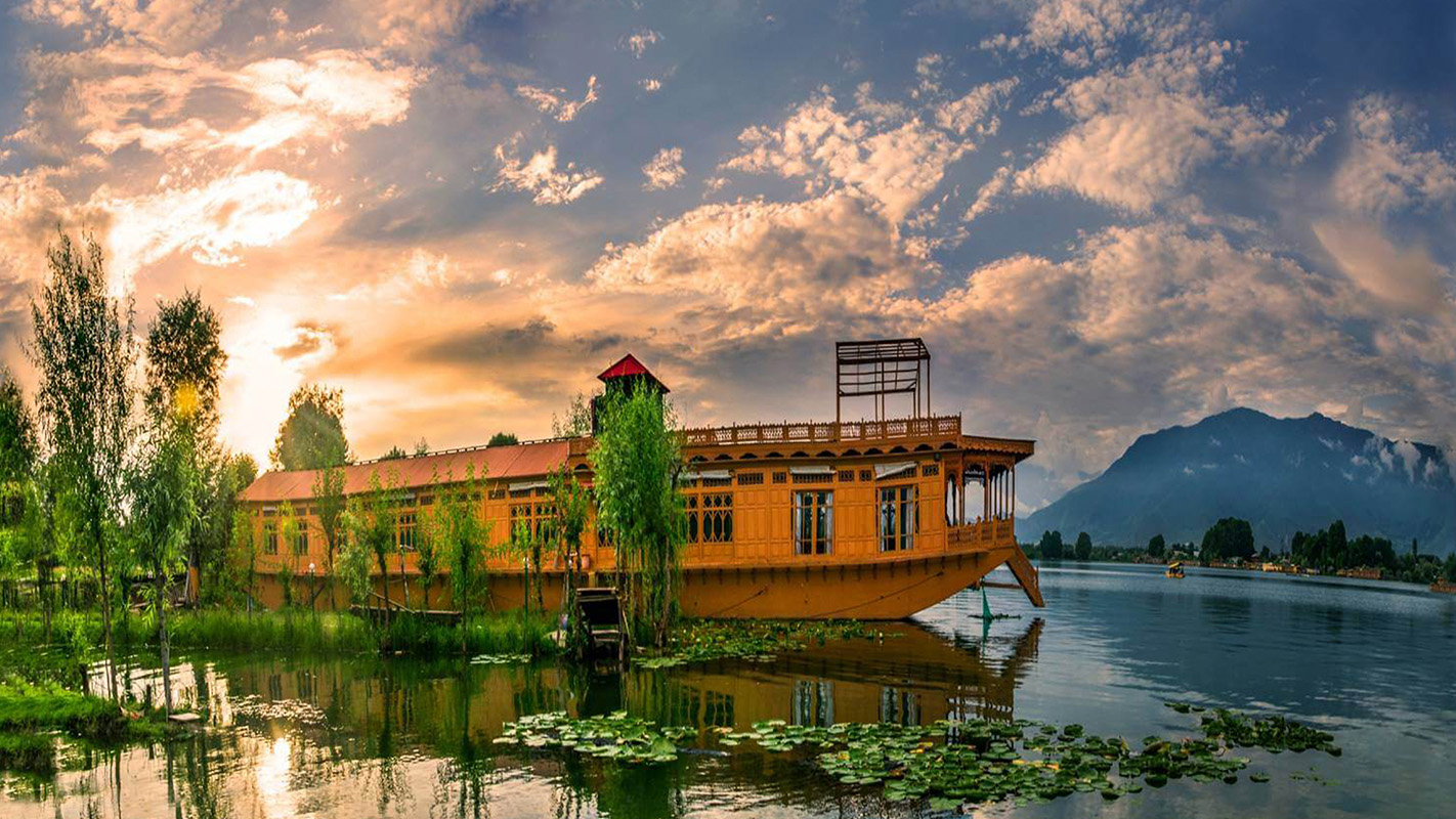 Kashmir houseboats Architecture